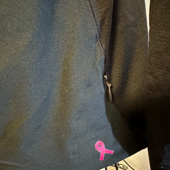 Under Armour | Long sleeve 1/4 size cold gear breast cancer collection - Picture 3 of 4